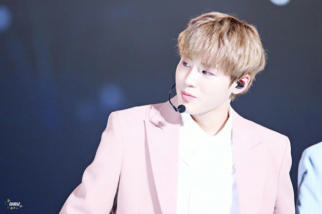 Nhỏ m&agrave; c&oacute; v&otilde;: 10 nam nấm l&ugrave;n h&aacute;t hay nhất Kpop - Ảnh 9.