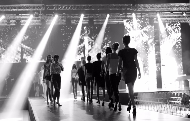 Ngọc Trinh diện nội y tập catwalk cho Đ&ecirc;m Hội Ch&acirc;n D&agrave;i bốc lửa tại Berlin - Ảnh 13.