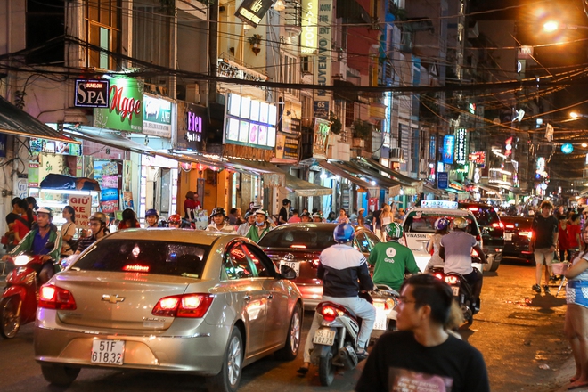 Du khách thích thú, người dân mong muốn hết ô nhiễm tiếng ồn khi Bùi Viện thành phố đi bộ thứ 2 ở Sài Gòn - Ảnh 7.
