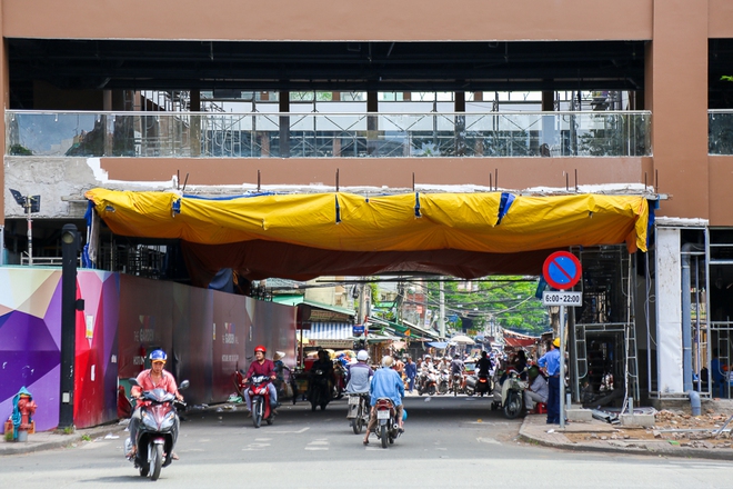 Cao ốc Thuận Kiều Plaza bỏ hoang bỗng lột xác với màu xanh lá nổi bật tại trung tâm Sài Gòn - Ảnh 6.