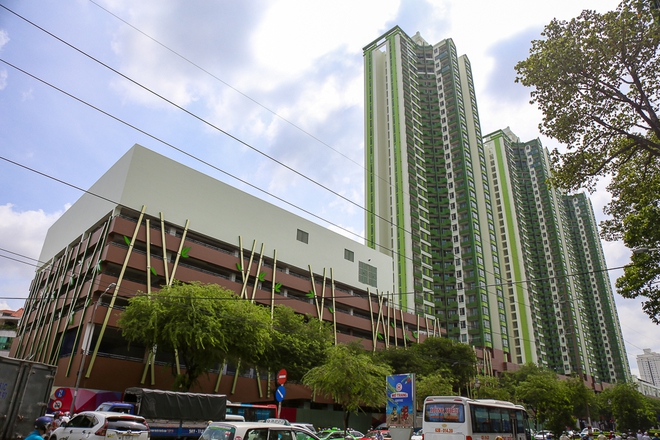 Cao ốc Thuận Kiều Plaza bỏ hoang bỗng lột xác với màu xanh lá nổi bật tại trung tâm Sài Gòn - Ảnh 11.