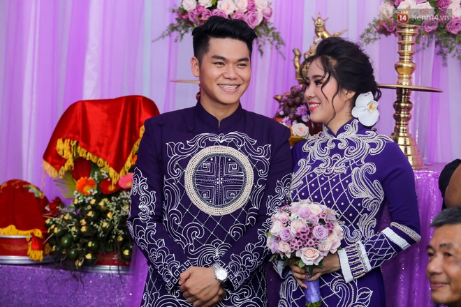Cô dâu Lê Phương hạnh phúc hôn chú rể Trung Kiên trong lễ cưới sáng nay - Ảnh 15.