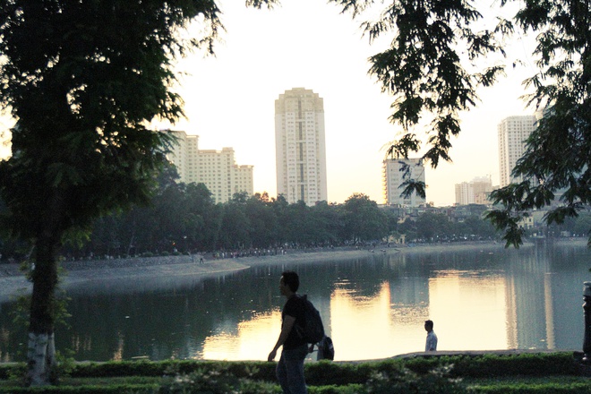 Ngày Hà Nội nắng nóng đỉnh điểm, sinh viên cũng vật vã tìm đủ mọi cách sống sót qua mùa chảo lửa - Ảnh 10.