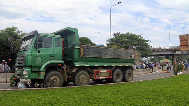 Khởi tố, bắt tạm giam tài xế xe tải tông chết 2 mẹ con tân sinh viên ở Đà Nẵng - Ảnh 2.