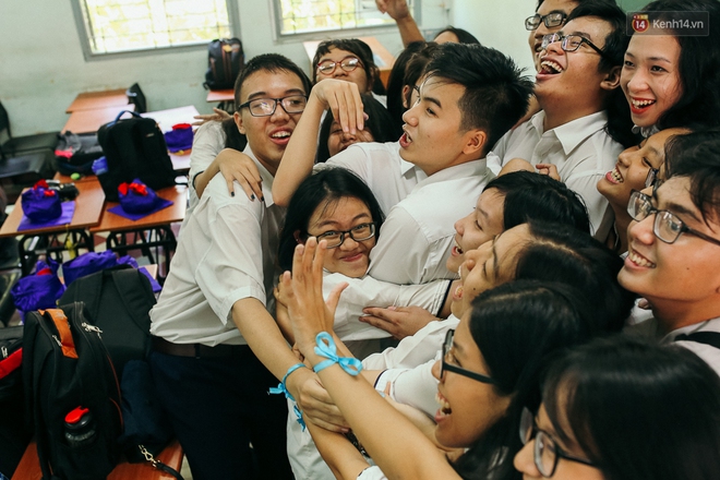 Teen chuyên Lê Hồng Phong (TP.HCM) và màn nhảy flashmob tập thể đầy cảm xúc trong lễ bế giảng - Ảnh 2.