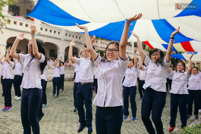 Teen chuyên Lê Hồng Phong (TP.HCM) và màn nhảy flashmob tập thể đầy cảm xúc trong lễ bế giảng - Ảnh 7.