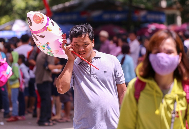 Hàng nghìn người đổ về Thảo Cầm Viên Sài Gòn dựng lều, mắc võng trốn nắng gắt trong ngày lễ 2/9 - Ảnh 15.