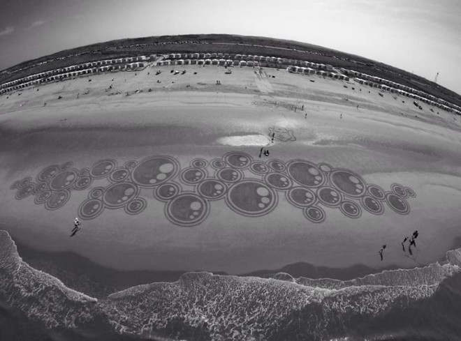 Ngắm những bức tranh cát ấn tượng trải dài trên bãi biển - Ảnh 9.