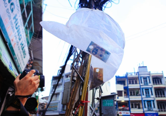 Vợt chế từ mùng, bao gạo và... thùng xốp - Đội quân giật cô hồn ở Sài Gòn ngày càng chuyên nghiệp - Ảnh 12.