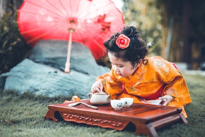 Tan chảy trước độ dễ thương của cô bé Việt 2 tuổi má phính diện Kimono, tóc tơ cài hoa - Ảnh 6.