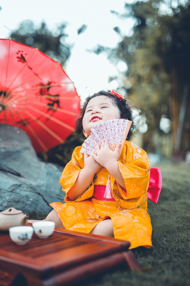 Tan chảy trước độ dễ thương của cô bé Việt 2 tuổi má phính diện Kimono, tóc tơ cài hoa - Ảnh 7.