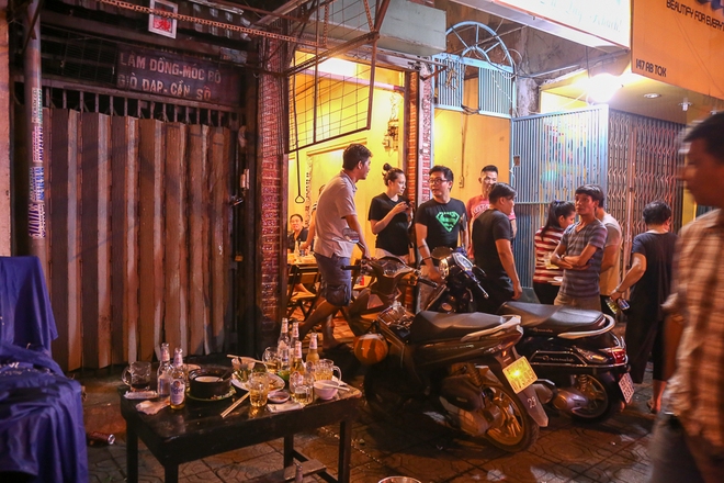 Nữ Tổ trưởng đô thị bị đề xuất điều chuyển chức vụ vì để quán cafe tái lấn chiếm vỉa hè Sài Gòn - Ảnh 8.