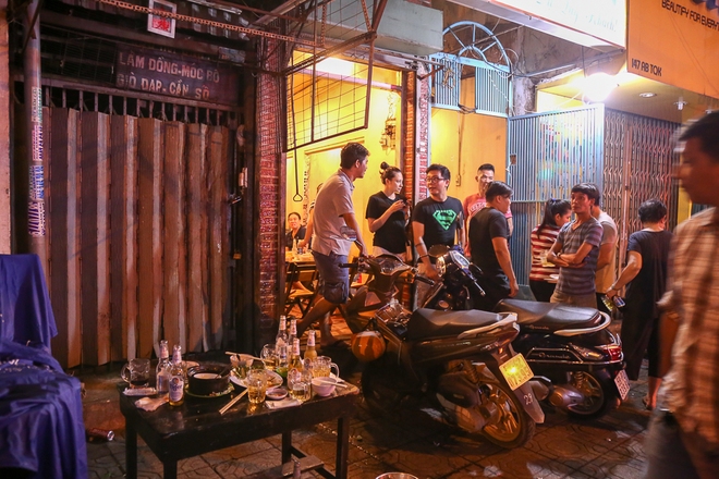 Nữ Tổ trưởng đ&ocirc; thị bị đề xuất điều chuyển chức vụ v&igrave; để qu&aacute;n cafe t&aacute;i lấn chiếm vỉa h&egrave; S&agrave;i G&ograve;n - Ảnh 8.