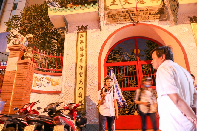 Nữ Tổ trưởng đ&ocirc; thị bị đề xuất điều chuyển chức vụ v&igrave; để qu&aacute;n cafe t&aacute;i lấn chiếm vỉa h&egrave; S&agrave;i G&ograve;n - Ảnh 7.
