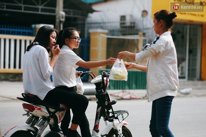 Quán xoài mắm ruốc bà Tám “huyền thoại”, hơn 20 năm gắn bó với nhiều thế hệ học sinh Huế - Ảnh 5.