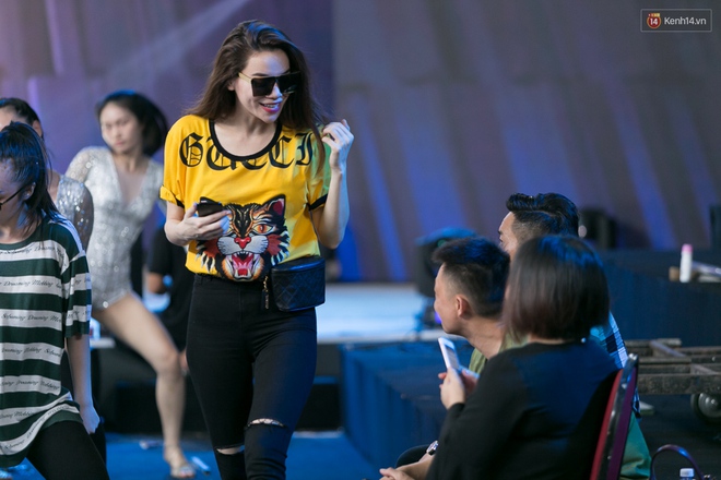 Hồ Ngọc Hà luyện tập hết mình trên sân khấu Chung kết Vietnams Next Top Model - Ảnh 7.