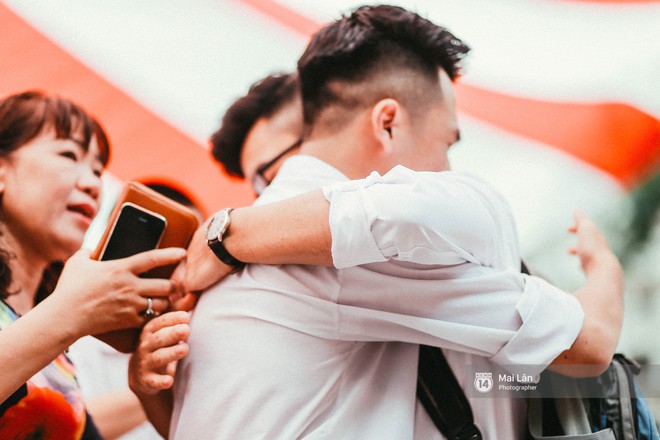 Teen Việt Đức sẽ nhớ lắm những cái ôm, những giọt nước mắt chia tay trong lễ bế giảng sáng nay! - Ảnh 17.
