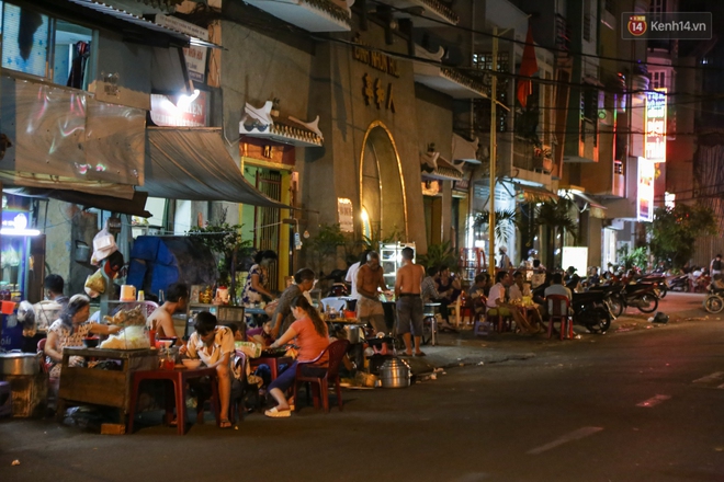 Vỉa h&egrave; ở trung t&acirc;m S&agrave;i G&ograve;n bị t&aacute;i chiếm cả ng&agrave;y lẫn đ&ecirc;m sau hơn 3 th&aacute;ng ra qu&acirc;n lập lại trật tự - Ảnh 19.