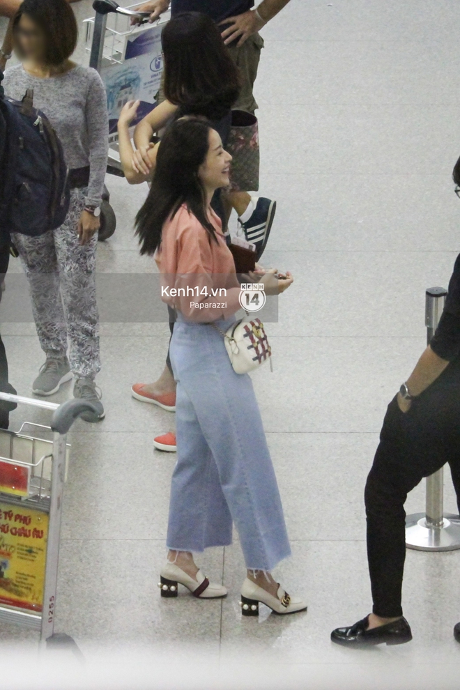 Chi Pu xuất hiện giản dị ở s&acirc;n bay, sang Thuỵ Điển tham quan trụ sở đầu ti&ecirc;n của H&M - Ảnh 10.
