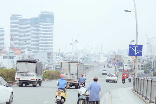 Hàng loạt cao ốc ở Sài Gòn mất tích trong sương mù dày đặc vào giữa trưa - Ảnh 11.