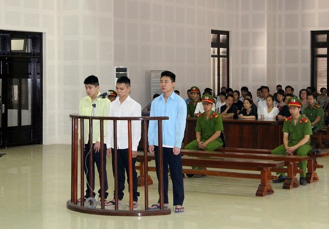 Thanh ni&ecirc;n đ&acirc;m chết nam sinh trường Kiến tr&uacute;c Đ&agrave; Nẵng l&atilde;nh &aacute;n chung th&acirc;n - Ảnh 1.