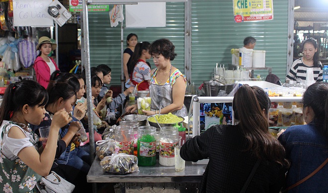 Quán kem bơ nổi tiếng nhất Đà Nẵng, 25 năm qua khách phải chen chân mới có chỗ ngồi - Ảnh 1.