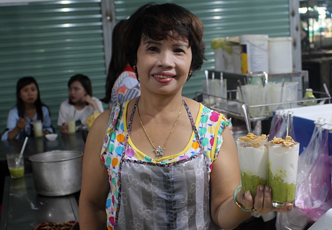 Quán kem bơ nổi tiếng nhất Đà Nẵng, 25 năm qua khách phải chen chân mới có chỗ ngồi - Ảnh 2.