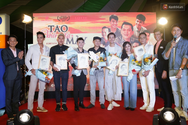 Lâm Chi Khanh sánh bước cùng ông xã sắp cưới đến dự ra mắt phim đam mỹ Việt - Ảnh 14.