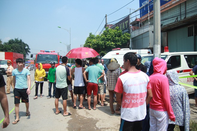 Hình ảnh hiện trường vụ cháy xưởng bánh kẹo làm 8 công nhân tử vong ở Hoài Đức - Ảnh 7.