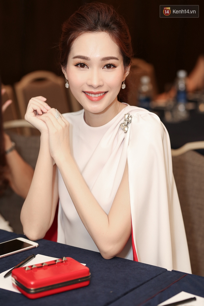 Cận kề ng&agrave;y cưới, hoa hậu Đặng Thu Thảo vẫn tất bật chạy sự kiện với nhan sắc rạng rỡ - Ảnh 1.