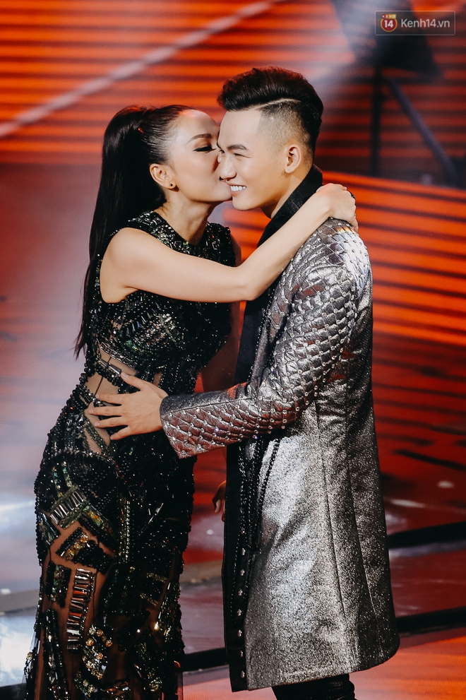 Ali Hoàng Dương (team Thu Minh) lên ngôi Quán quân trong đêm "Chung kết The Voice 2017" - Ảnh 3.