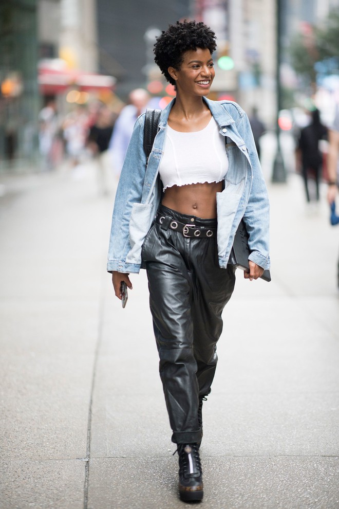 D&agrave;n mẫu casting Victorias Secret: mặc đẹp đ&atilde; đ&agrave;nh, nh&igrave;n cơ bụng lại c&agrave;ng phải xu&yacute;t xoa - Ảnh 7.