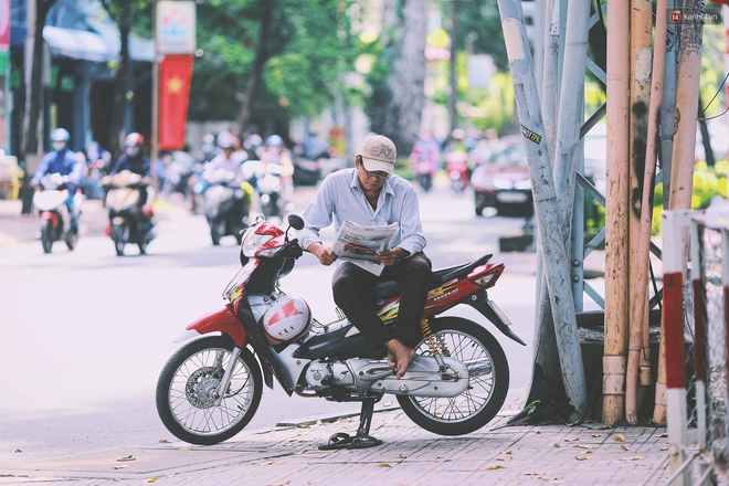 Ai cũng từng như thế: Chờ 7 ng&#224;y d&#224;i để chạy &#249; ra sạp đem về tờ b&#225;o c&#242;n thơm m&#249;i giấy mới - Ảnh 16.