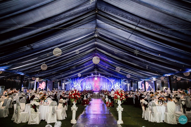 Siêu đám cưới tại bãi đất rộng 5.000m2 ở Hà Nội: 3.000 khách dự tiệc, ca sĩ Quang Lê - Lệ Quyên hát góp vui - Ảnh 17.