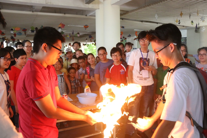 Science Tornado - Cơn lốc khoa học do Amser tổ chức thu h&uacute;t h&agrave;ng ngh&igrave;n người tham gia - Ảnh 5.