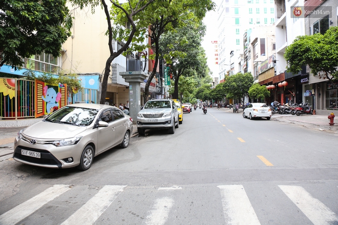 Vỉa hè ở trung tâm Sài Gòn bị tái chiếm cả ngày lẫn đêm sau hơn 3 tháng ra quân lập lại trật tự - Ảnh 17.