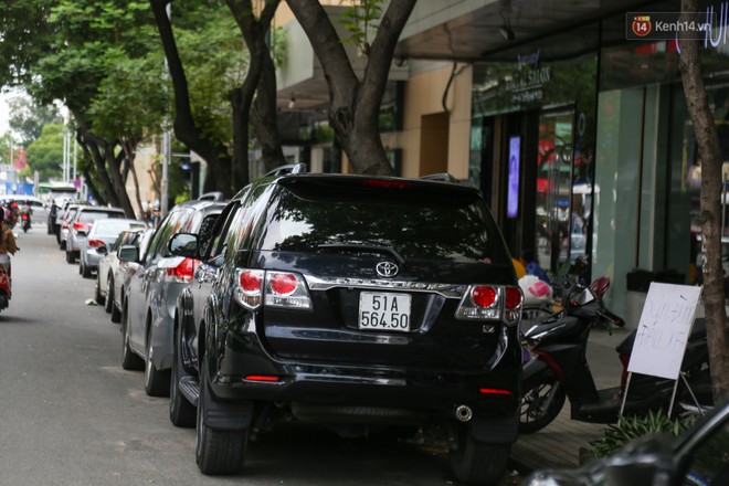 Vỉa h&egrave; ở trung t&acirc;m S&agrave;i G&ograve;n bị t&aacute;i chiếm cả ng&agrave;y lẫn đ&ecirc;m sau hơn 3 th&aacute;ng ra qu&acirc;n lập lại trật tự - Ảnh 15.