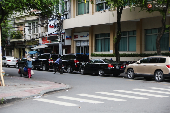 Vỉa h&egrave; ở trung t&acirc;m S&agrave;i G&ograve;n bị t&aacute;i chiếm cả ng&agrave;y lẫn đ&ecirc;m sau hơn 3 th&aacute;ng ra qu&acirc;n lập lại trật tự - Ảnh 13.