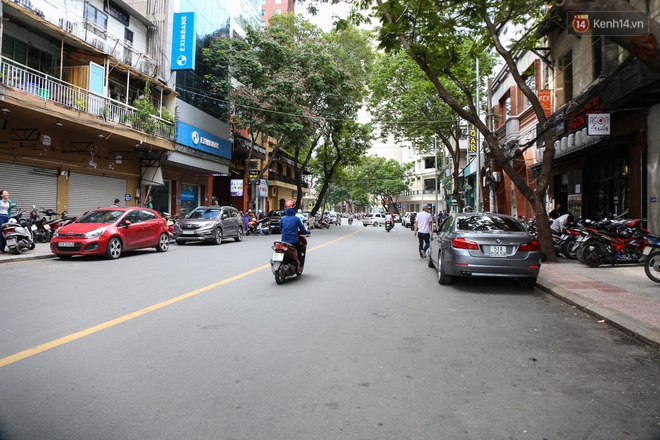 Vỉa hè ở trung tâm Sài Gòn bị tái chiếm cả ngày lẫn đêm sau hơn 3 tháng ra quân lập lại trật tự - Ảnh 11.