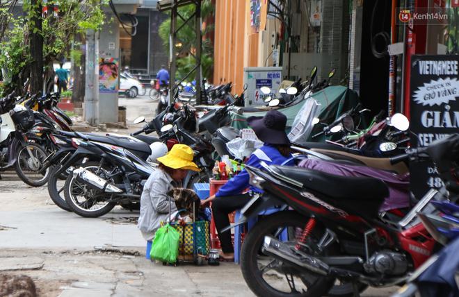 Vỉa h&egrave; ở trung t&acirc;m S&agrave;i G&ograve;n bị t&aacute;i chiếm cả ng&agrave;y lẫn đ&ecirc;m sau hơn 3 th&aacute;ng ra qu&acirc;n lập lại trật tự - Ảnh 7.
