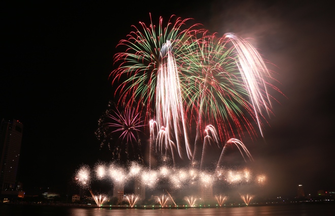 Đốn tim khán giả bên bờ sông Hàn, Ý giành giải nhất cuộc thi pháo hoa quốc tế Đà Nẵng - Ảnh 10.