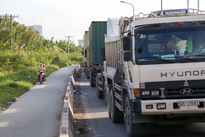 Kẹt xe kỷ lục k&eacute;o d&agrave;i hơn 1 ng&agrave;y tại đường dẫn v&agrave;o cảng lớn nhất S&agrave;i G&ograve;n - Ảnh 5.
