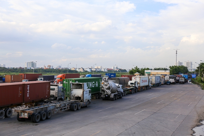 Kẹt xe kỷ lục k&eacute;o d&agrave;i hơn 1 ng&agrave;y tại đường dẫn v&agrave;o cảng lớn nhất S&agrave;i G&ograve;n - Ảnh 14.