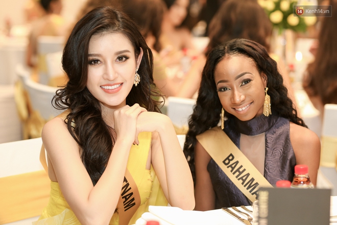 Đại diện đến từ Thái Lan khoe giọng hát nội lực tại Gala Dinner đầu tiên của Miss Grand International 2017 - Ảnh 5.