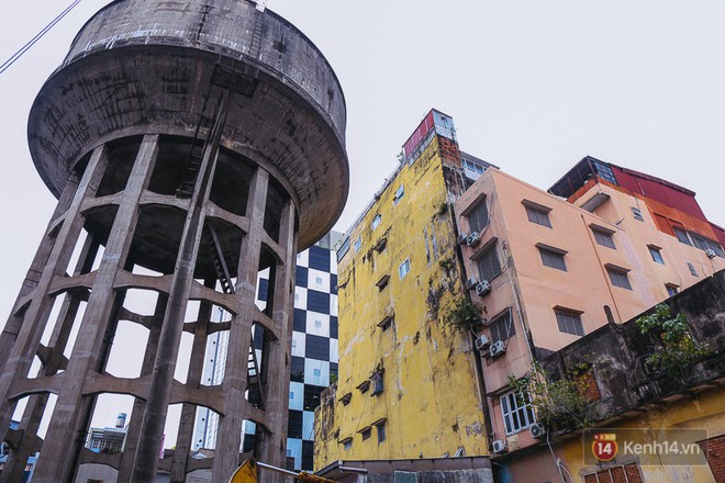 Cận cảnh ph&aacute; dỡ thuỷ đ&agrave;i khổng lồ bỏ hoang ngay trung t&acirc;m S&agrave;i G&ograve;n, b&uacute;a tạ đập 4 lần li&ecirc;n tiếp mới vỡ - Ảnh 3.