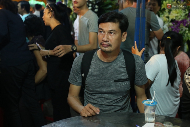 Nghệ sĩ C&aacute;t Phượng, vợ chồng Ốc Thanh V&acirc;n,... tới viếng danh h&agrave;i Kh&aacute;nh Nam trong ng&agrave;y thứ 2 tổ chức tang lễ - Ảnh 7.