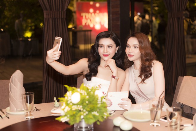 Cặp chị em Hoa hậu Diệu Hân - Á hậu Diệu Thùy rạng rỡ khoe sắc tại sự kiện - Ảnh 7.