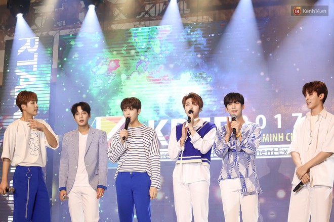 Show diễn SNUPER tại TP.HCM: 2 thành viên bỗng gây chú ý vì điển trai, khoe chân dài miên man trên sân khấu - Ảnh 16.