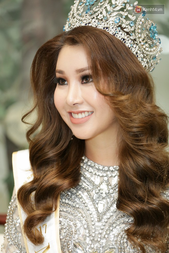 Tân Hoa hậu Siêu quốc gia 2017 trực tiếp đáp trả những lời chê bai nhan sắc trong chuyến ghé thăm Việt Nam - Ảnh 3. Tân Hoa hậu Siêu quốc gia 2017 trực tiếp đáp trả những lời chê bai nhan sắc trong chuyến ghé thăm Việt Nam - Ảnh 3.
