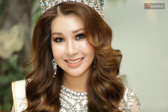 Tân Hoa hậu Siêu quốc gia 2017 trực tiếp đáp trả những lời chê bai nhan sắc trong chuyến ghé thăm Việt Nam - Ảnh 3. Tân Hoa hậu Siêu quốc gia 2017 trực tiếp đáp trả những lời chê bai nhan sắc trong chuyến ghé thăm Việt Nam - Ảnh 3.